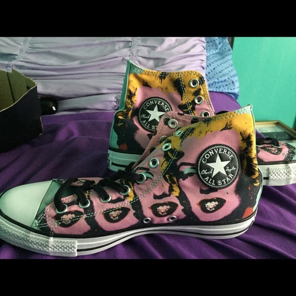 Marilyn Monroe Converse - Picture 3 of 4